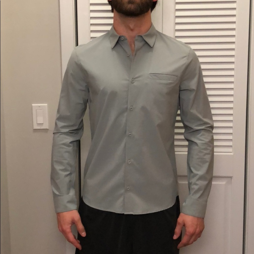 Lululemon Men’s Gray Button Down Medium